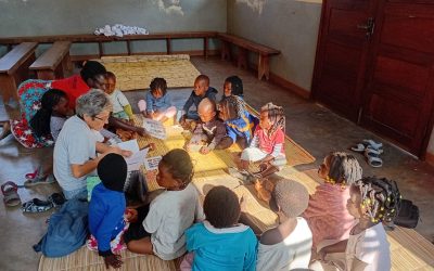 La escuela infantil de Degue contará con un congelador y equipamiento informático gracias a la Fundación Roviralta